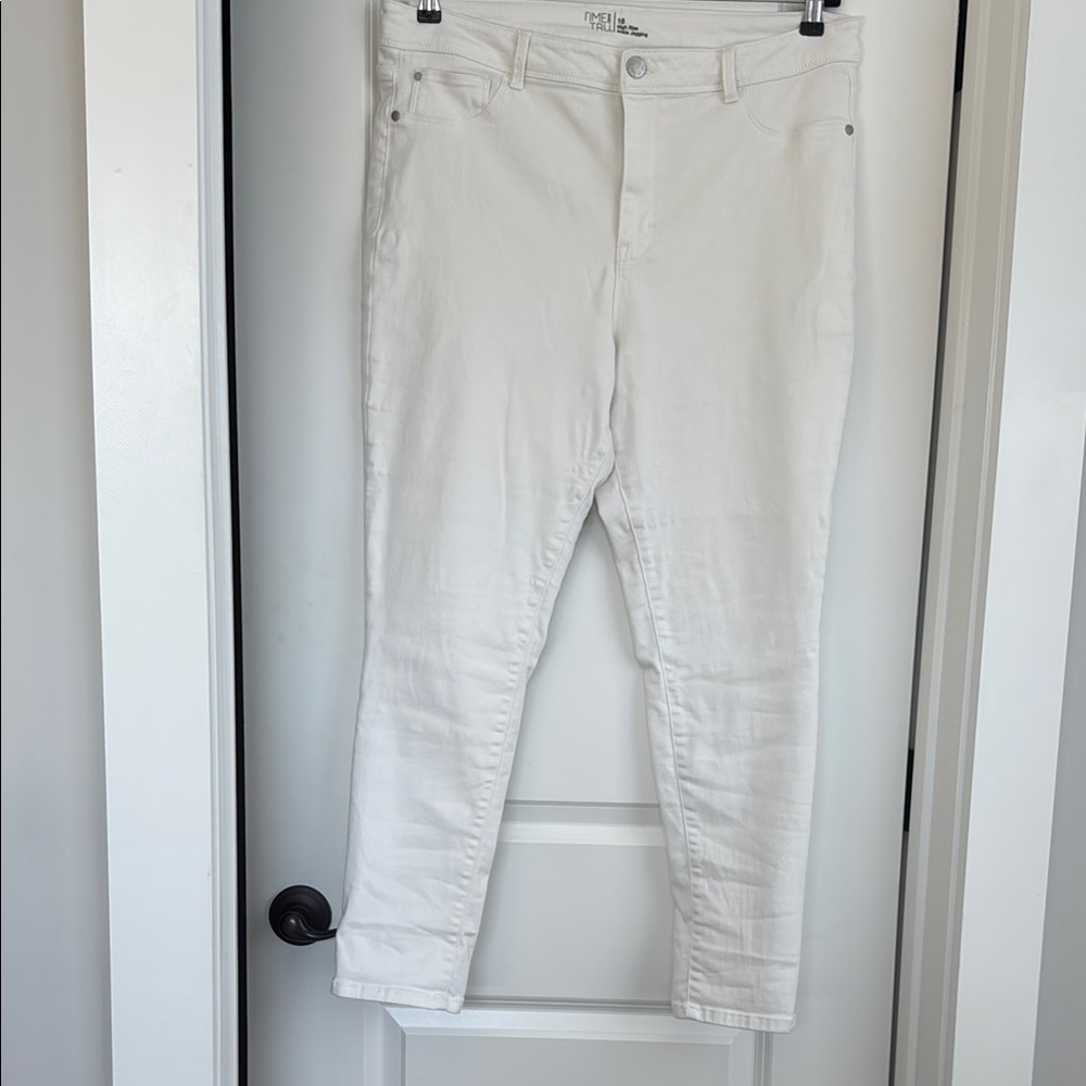 *SOLD*Time and Tru High Rise White Ankle Jegging